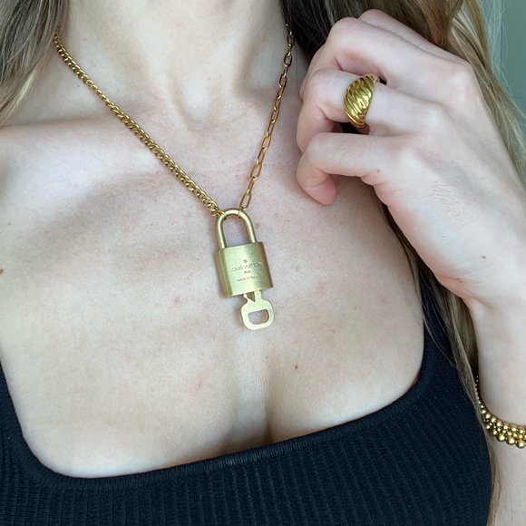 Authentic Louis Vuitton Lock & Key w/18k gold plated mixed chain - Picture 4 of 9